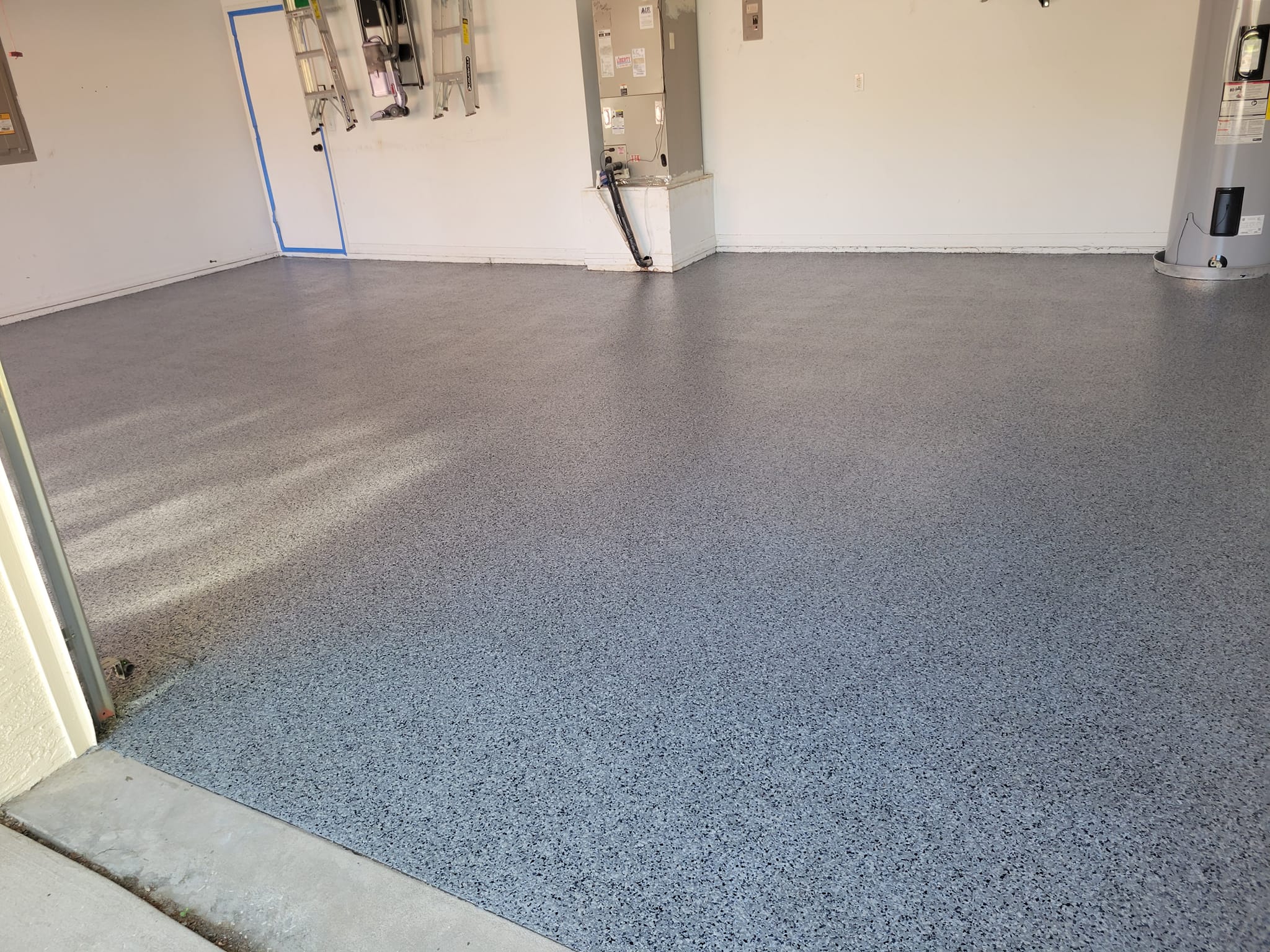 https://www.thesmartergarage.com/wp-content/uploads/2022/05/polyasparticflooring2-1.jpeg